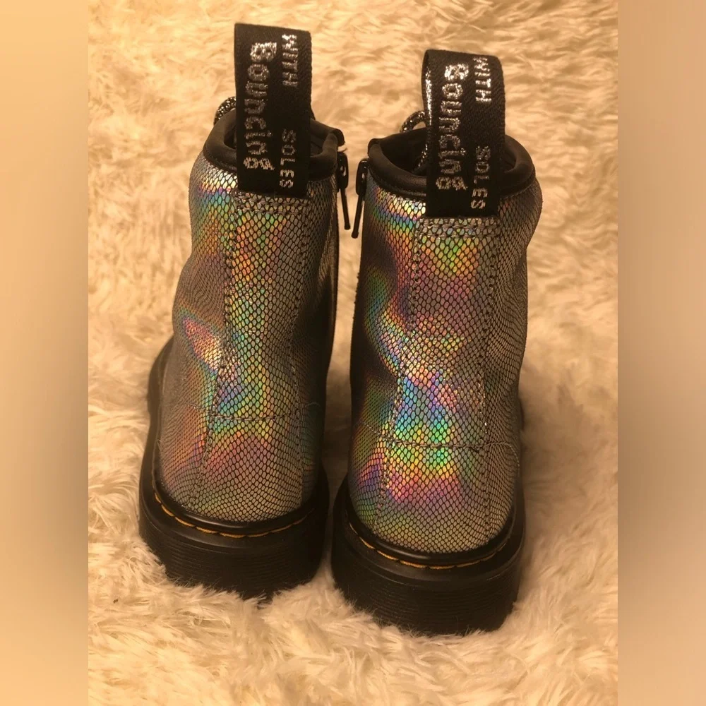 🪩💿Dr. MartensYOUTH 1460 IRIDESCENT LEATHER LACE UP BOOTS size 4 🪩💿 - Picture 6 of 16